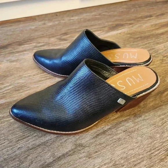 Musse & Cloud "Helen" Textured Leather Slip-on Heeled Mules Womens Size 9 - Picture 3 of 7